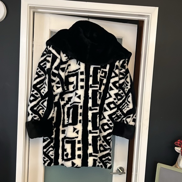 Heavy Faux Fur Coat XL - Picture 3 of 6